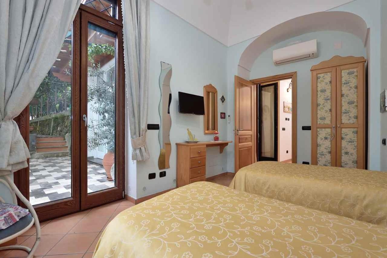 Villa Anna Минори Екстериор снимка